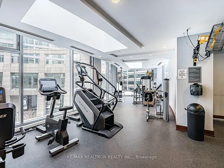 2181 Yonge St #2001 — Photo 16