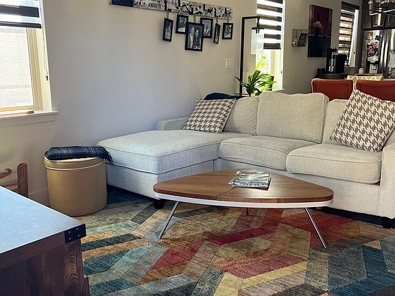 End unit with plenty of windows for natural light all year round. Custom blinds throughout townhouse.