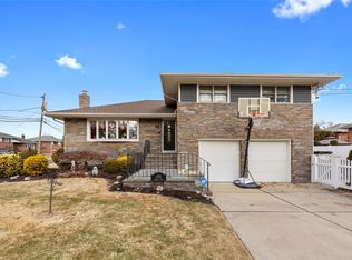 404 Terrace Ave, Garden City, NY 11530