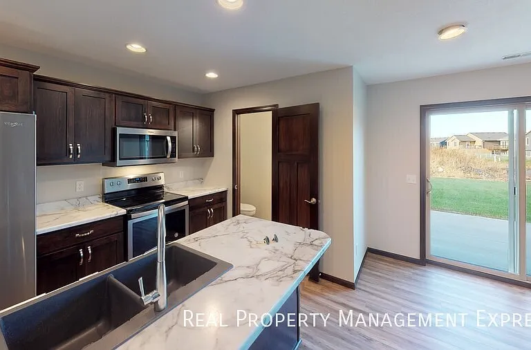 9422 W Gert St — Photo 3