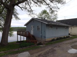 9886 F Ave, Wapello, IA 52653