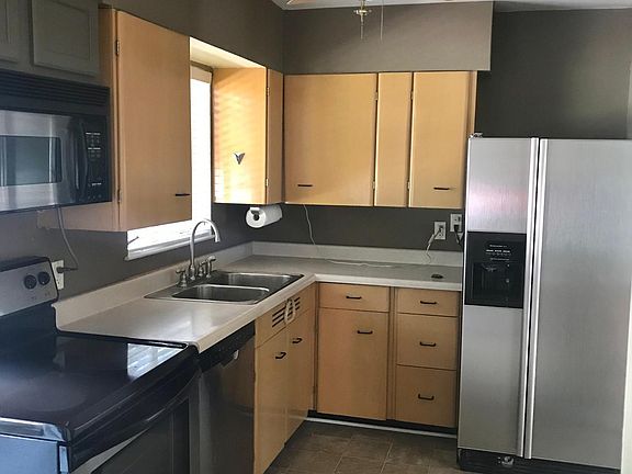 3rd image of 1839 Mountjoy St