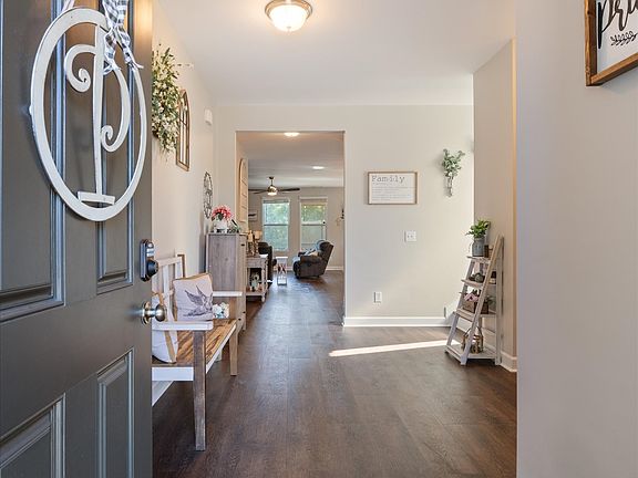 4th image of 907 Coral Bells Ct