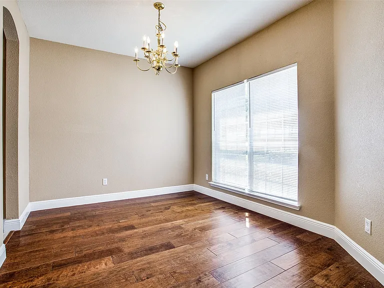 1402 Sunshine Dr — Photo 7