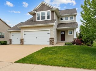 2913 Caspian Rd, Hiawatha, IA 52233