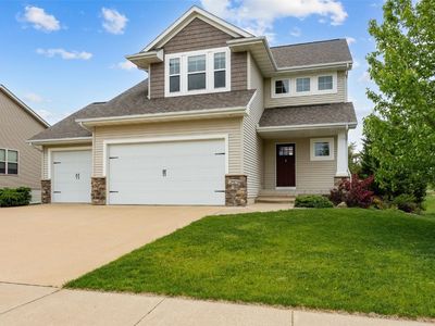 2913 Caspian Rd, Hiawatha, IA, 52233