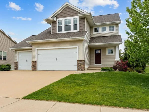 2913 Caspian Rd, Hiawatha, IA 52233