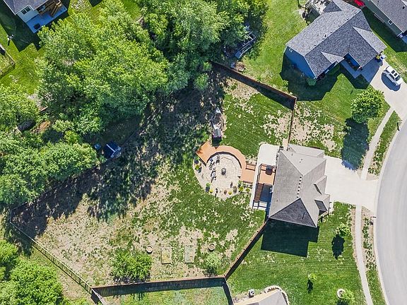 3rd image of 2251 Valley View Dr