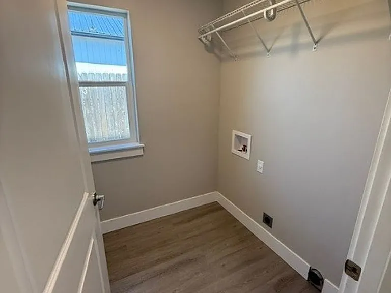 240 NE College Ave — Photo 15