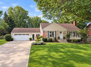 278 Ridgeview Dr, Seven Hills, OH 44131