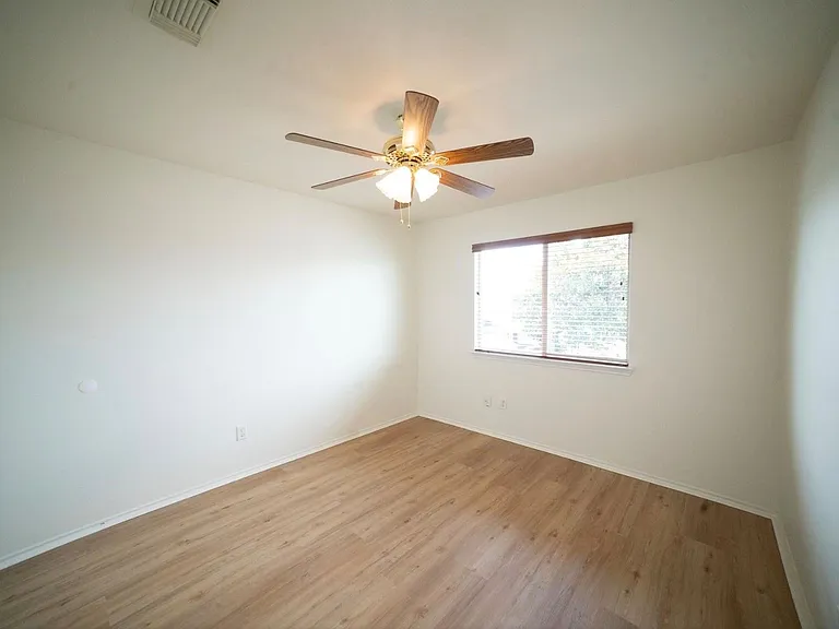 9519 Deep Valley Dr — Photo 14