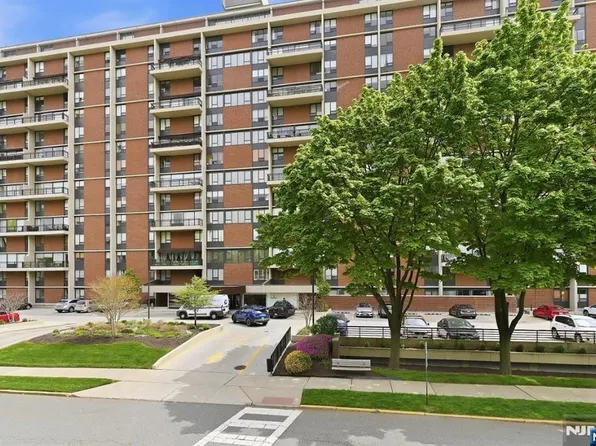 4 Horizon Rd APT G10, Fort Lee, NJ 07024