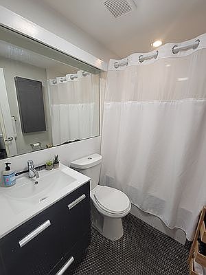 5th image of 814 Saint Johns Pl APT 1B