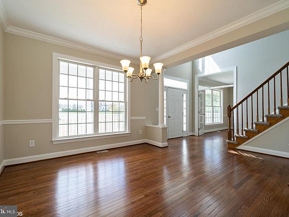 4th image of 119 E Goldfinch Ln