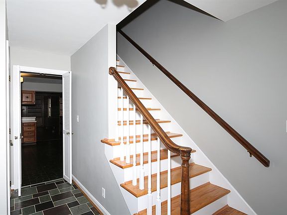 3rd image of 6182 Woodlark Dr