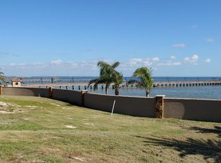 19 Royal Oaks Trl, Rockport, TX 78382