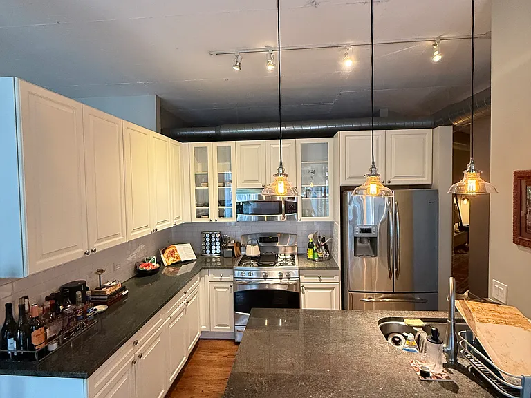 910 W Madison St #702 — Photo 6