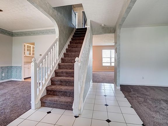 5th image of 8609 Oak Creek Dr