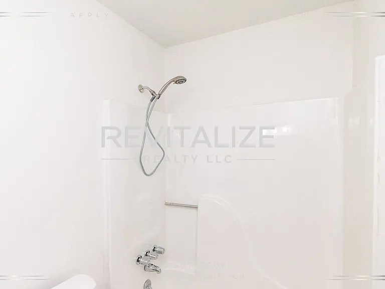 6513 Victoria Pl S — Photo 10