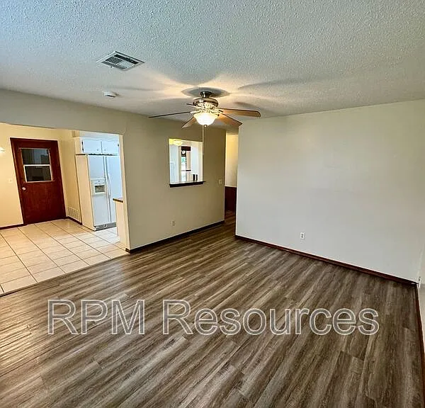 7625 S Sherwood Ave — Photo 4