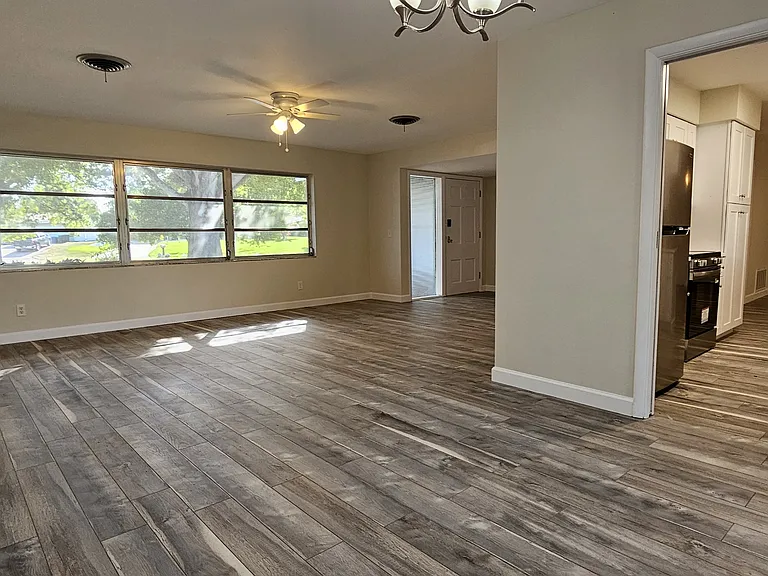 1329 Fairfield Dr — Photo 35