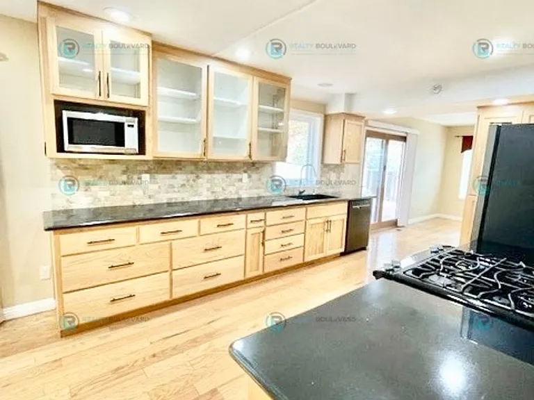 6220 Stone Valley Dr — Photo 2