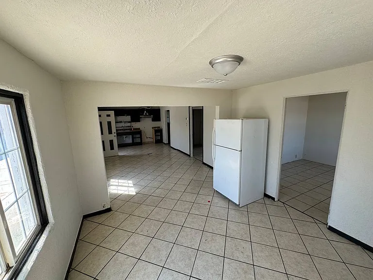 709 E Tonto St — Photo 4