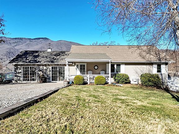 3rd image of 115 Gordon Dr