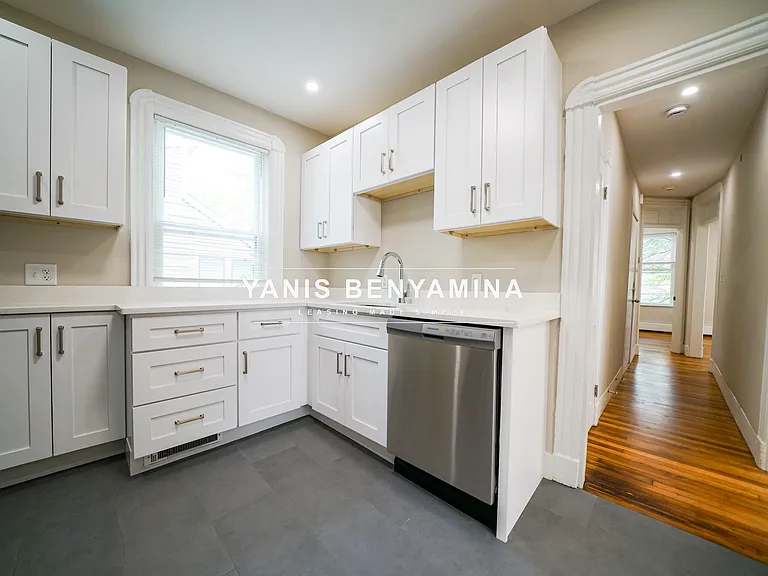 568 Green St #2 — Photo 12