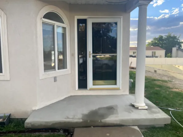263 N Home Towne Ct, Tooele, UT 84074