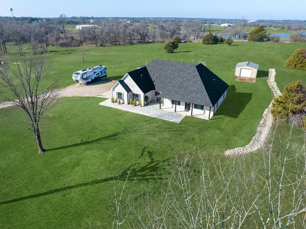 318 Private Road 288, Honey Grove, TX 75446