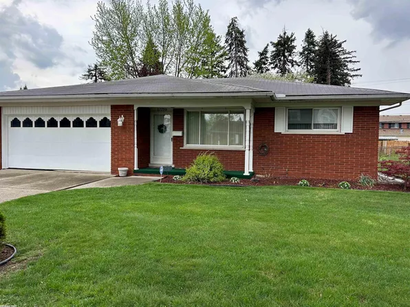 17750 Sprenger Ave, Eastpointe, MI 48021