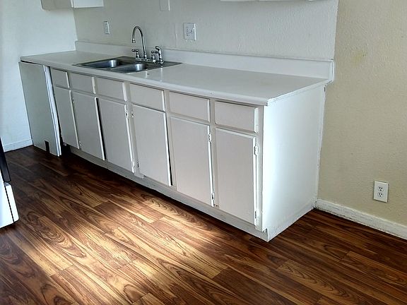 3rd image of 2109 Sunrise Ave APT 10