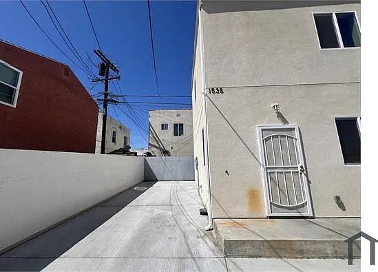 1535 W 80th St — Photo 3