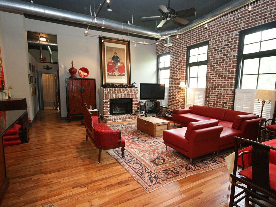 Soaring ceilings, exposed ductwork