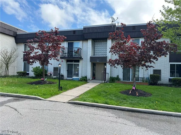 8405 N Akins Rd APT 102, North Royalton, OH 44133