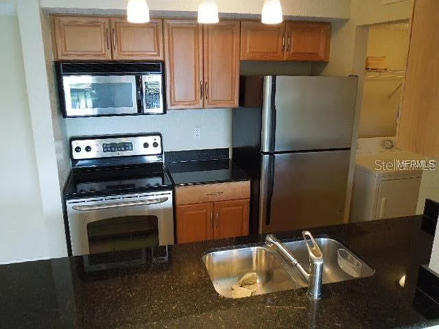 2 bed, 2.0 bath, 998 sqft, $1,750 — Photo 4