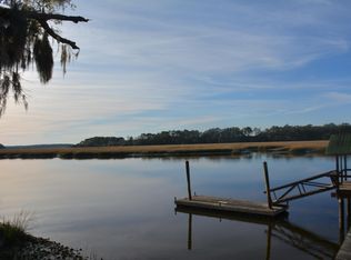 8532 Peters Point Rd, Edisto Island, SC 29438