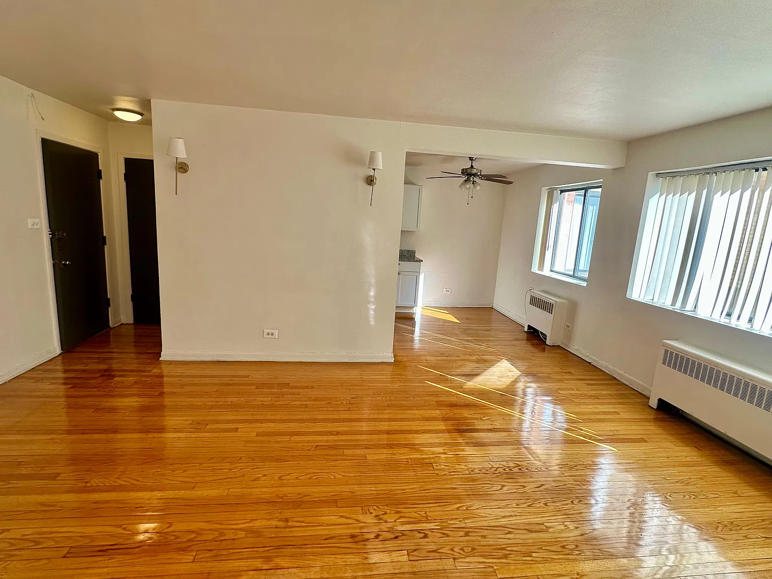 1512 W Farwell Ave — Photo 2