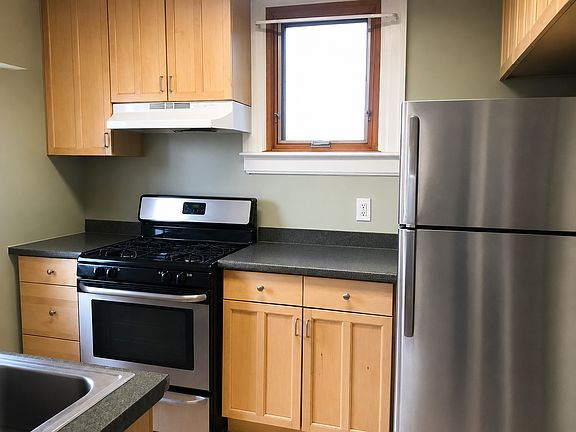 3rd image of 200 W Irvington Pl Unit B
