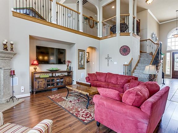 4th image of 926 Forest Park Ct