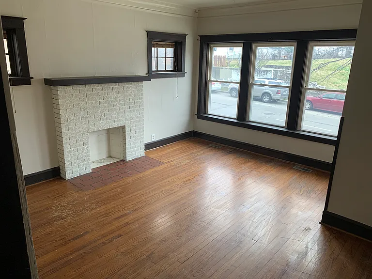 109 N Hickory St #1 — Photo 3