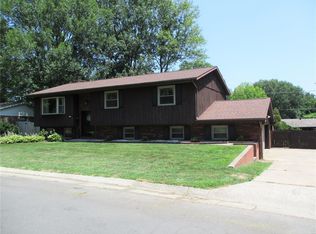 2335 Chadwick Dr, Alton, IL