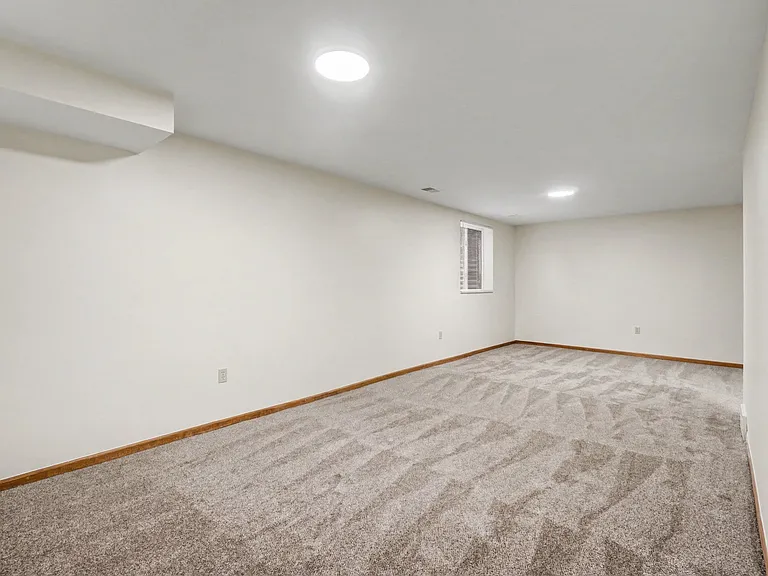 6065 Fairgrove St — Photo 15