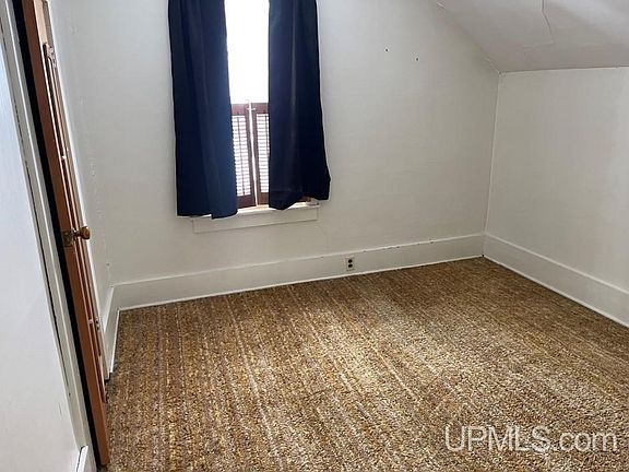 4th image of 1015 Erie Ave