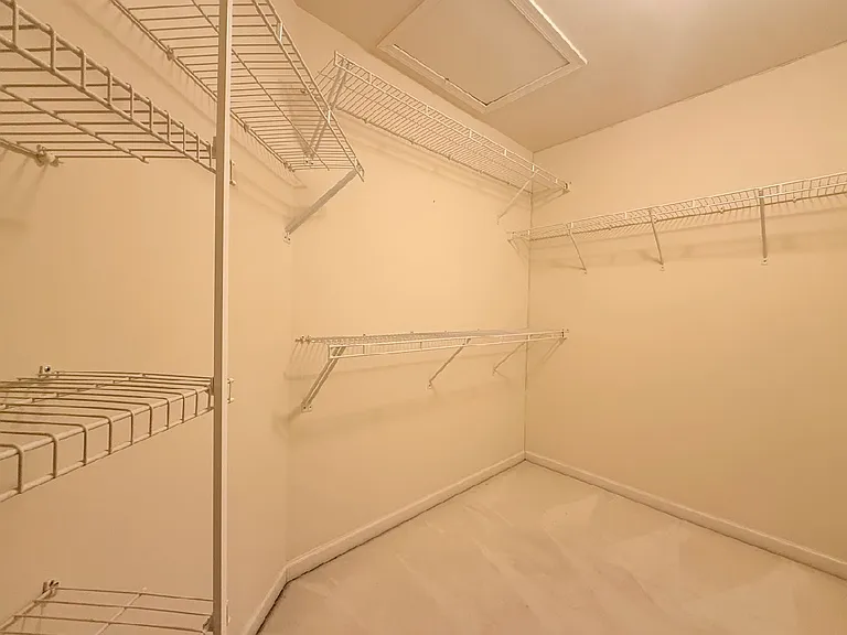 43520 Lucketts Bridge Cir — Photo 18
