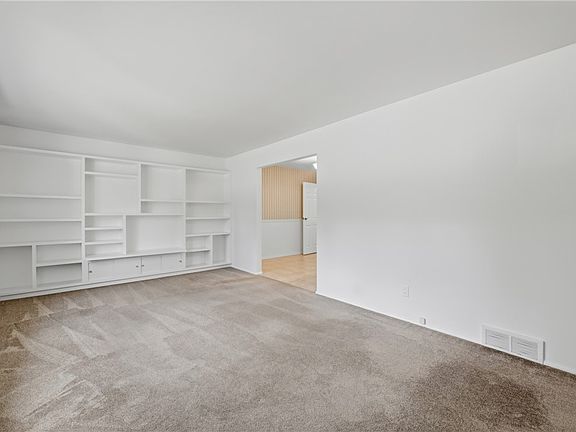 4th image of 2259 Saratoga Dr
