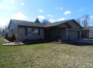 21725 Tulipwood St, Woodhaven, MI 48183