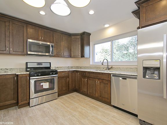 3rd image of 1344 Cavell Ave