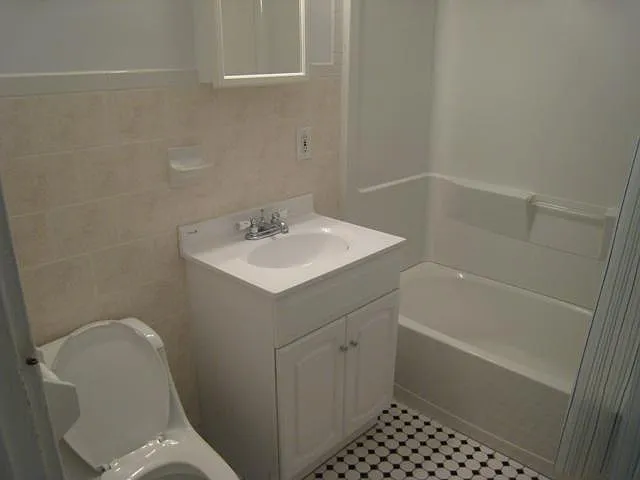 3 bed, $4,200 — Photo 1